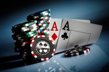 Evolution Gaming account balance display and live table chat interface